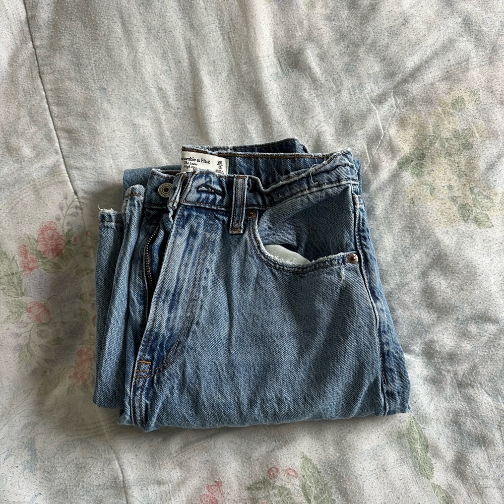 A&F the loose high rise 25s